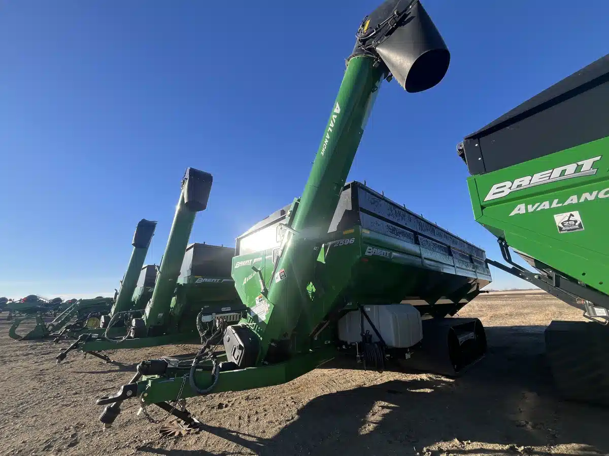 Gallery image 1 for 2022 Brent 2596 Grain Cart