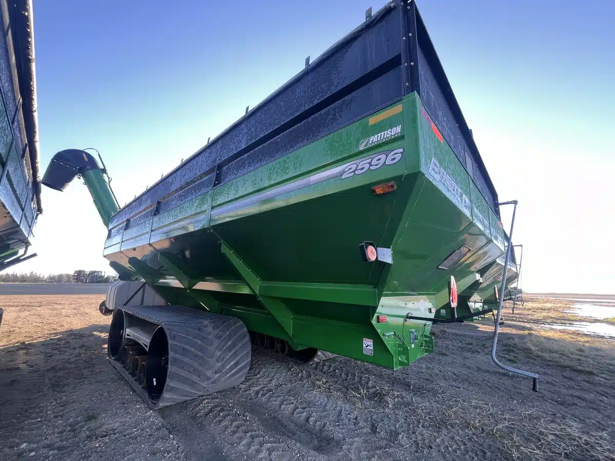 Gallery image 2 for 2022 Brent 2596 Grain Cart