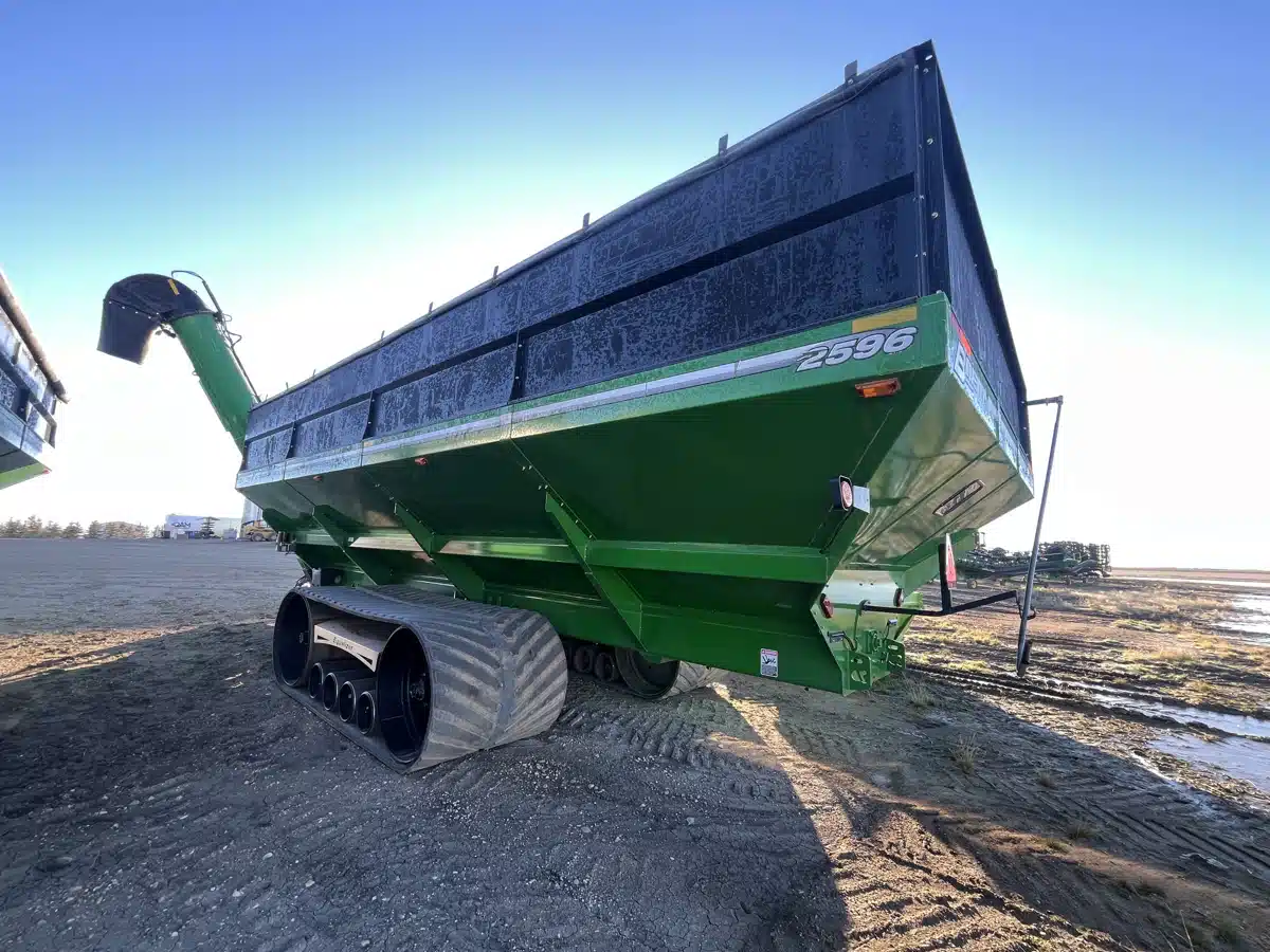 Gallery image 2 for 2019 Brent 2596 Grain Cart