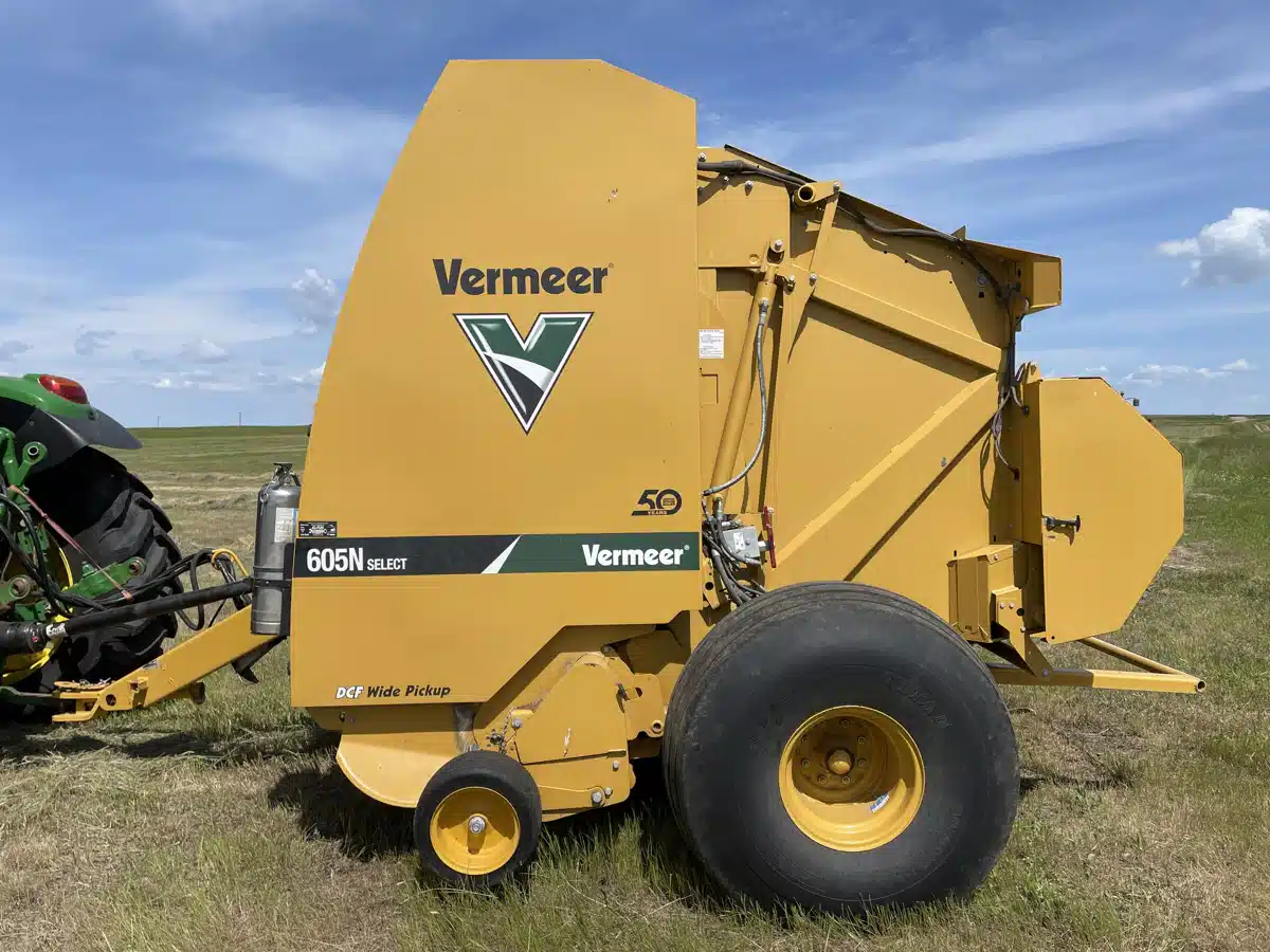 Gallery image 2 for 2022 Vermeer 605N Round Baler