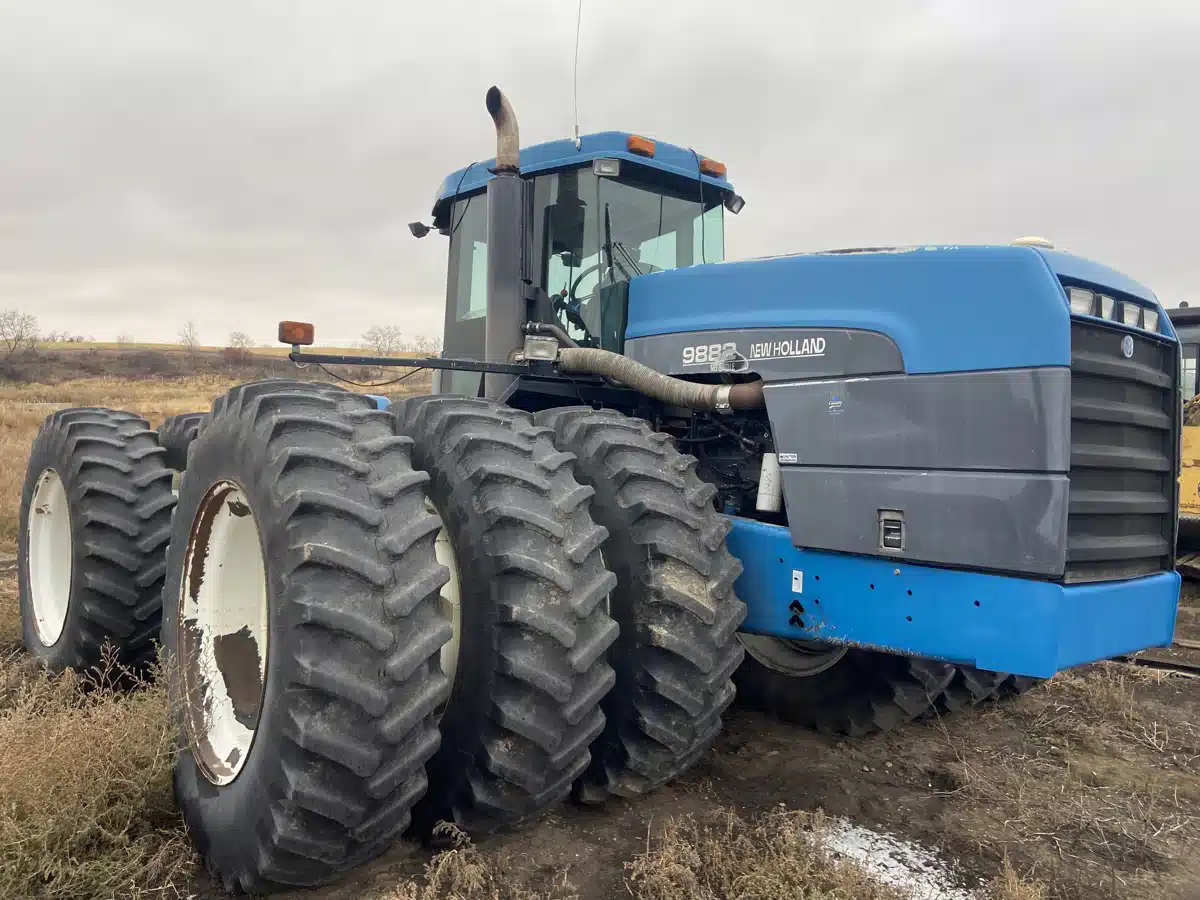 Gallery image 2 for 1996 New Holland 9882 Tractor
