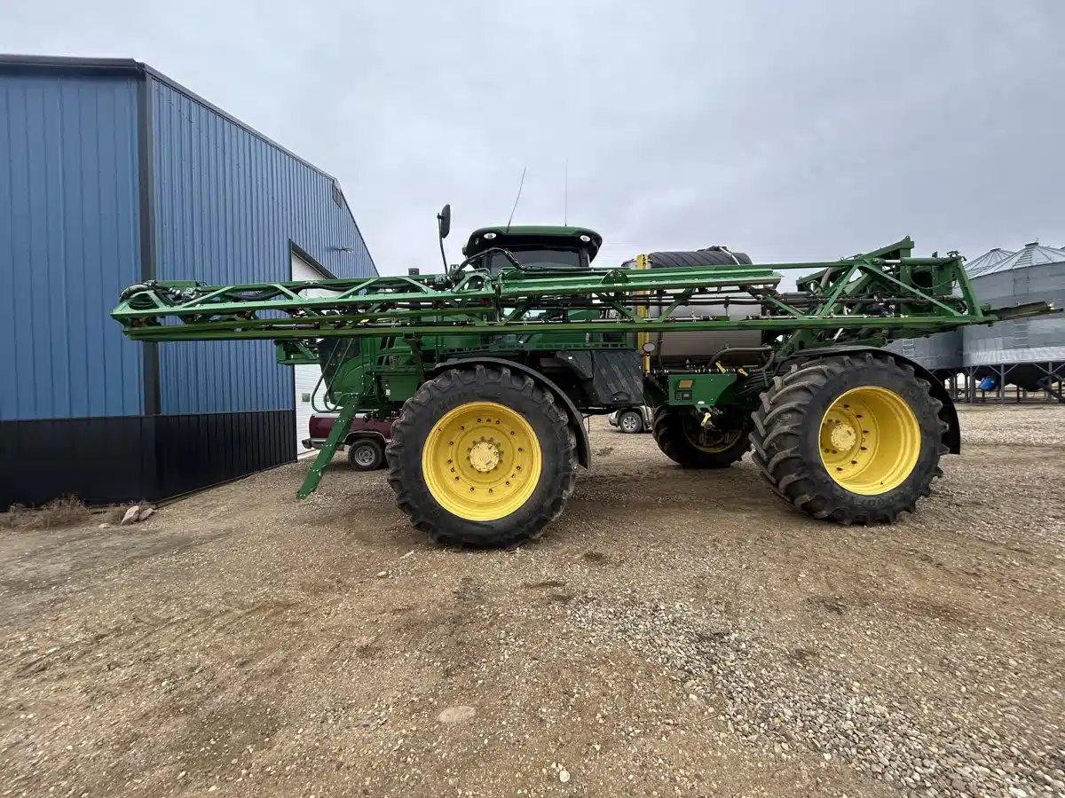 Gallery image 2 for 2017 John Deere R4045 Sprayer - Self Propelled