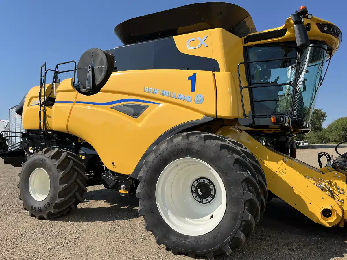 Gallery image 1 for 2025 New Holland CX8.80 Combine