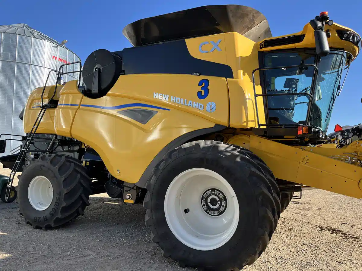Gallery image 1 for 2025 New Holland CX8.80 Combine