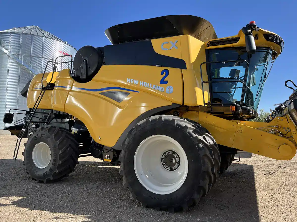 Gallery image 1 for 2025 New Holland CX8.80 Combine