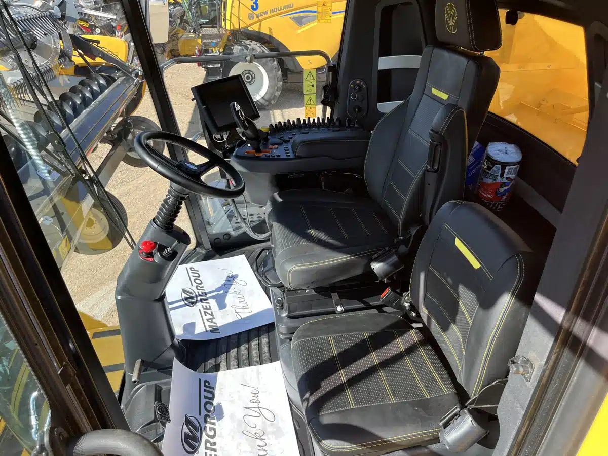 Gallery image 2 for 2025 New Holland CX8.80 Combine