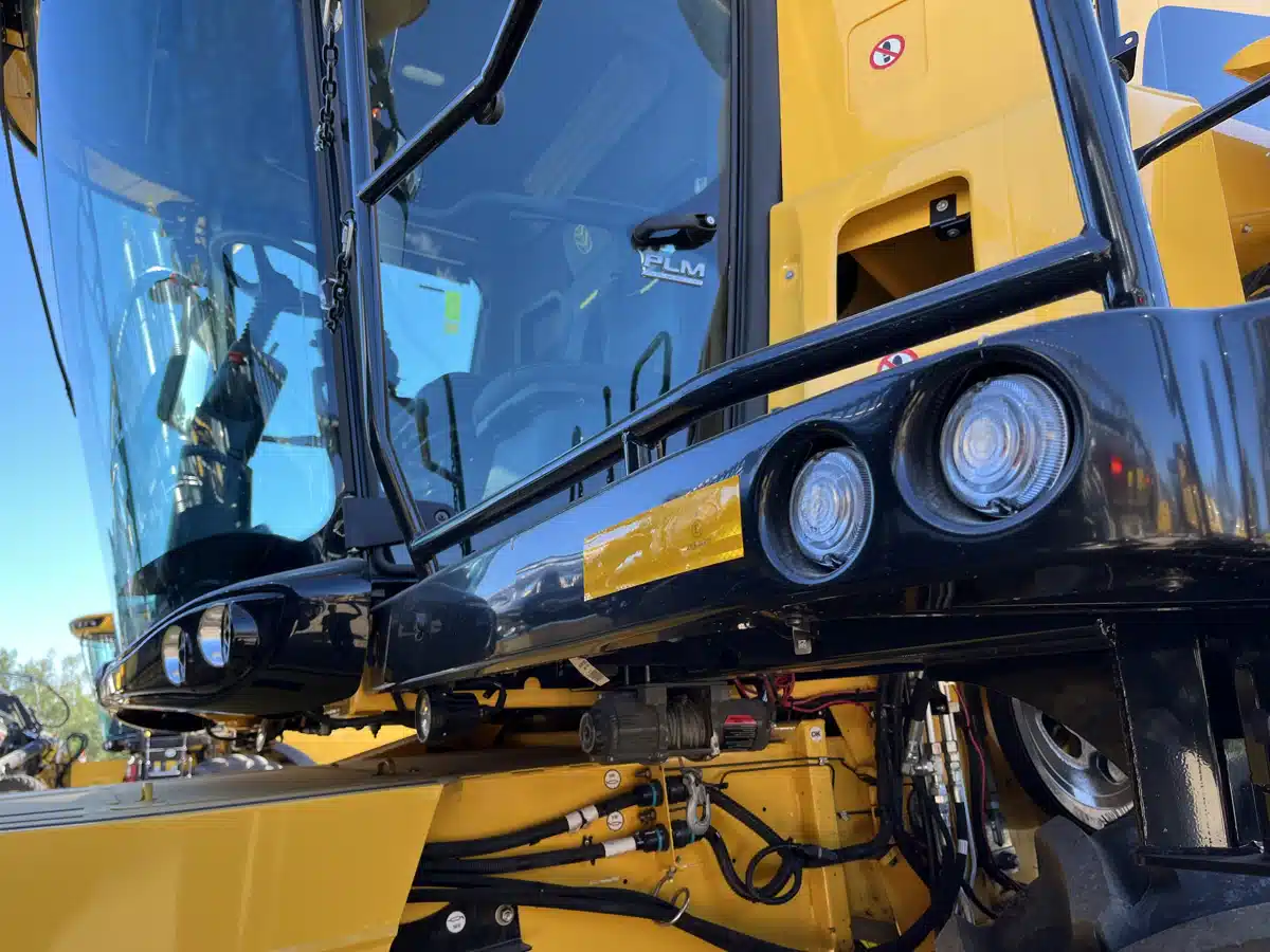 Gallery image 2 for 2025 New Holland CX8.80 Combine