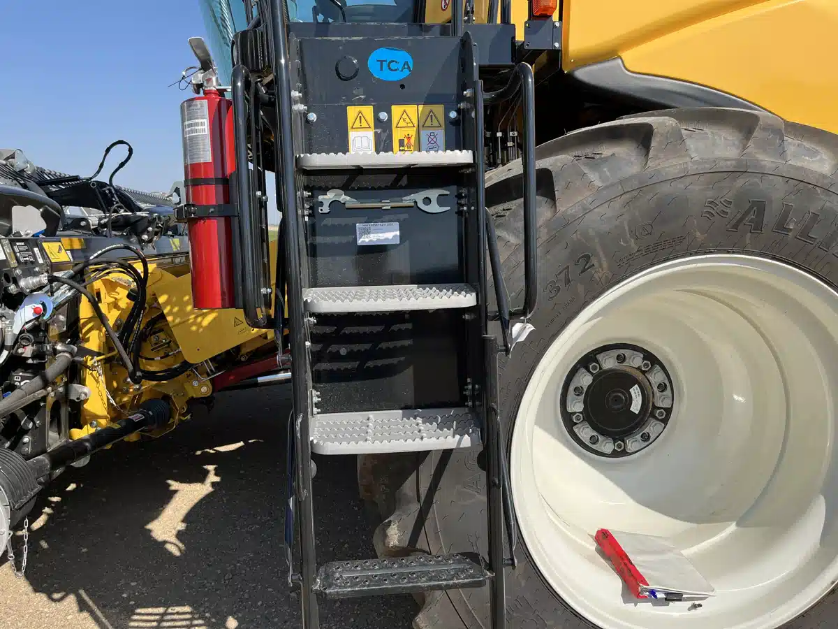 Gallery image 2 for 2025 New Holland CX8.80 Combine