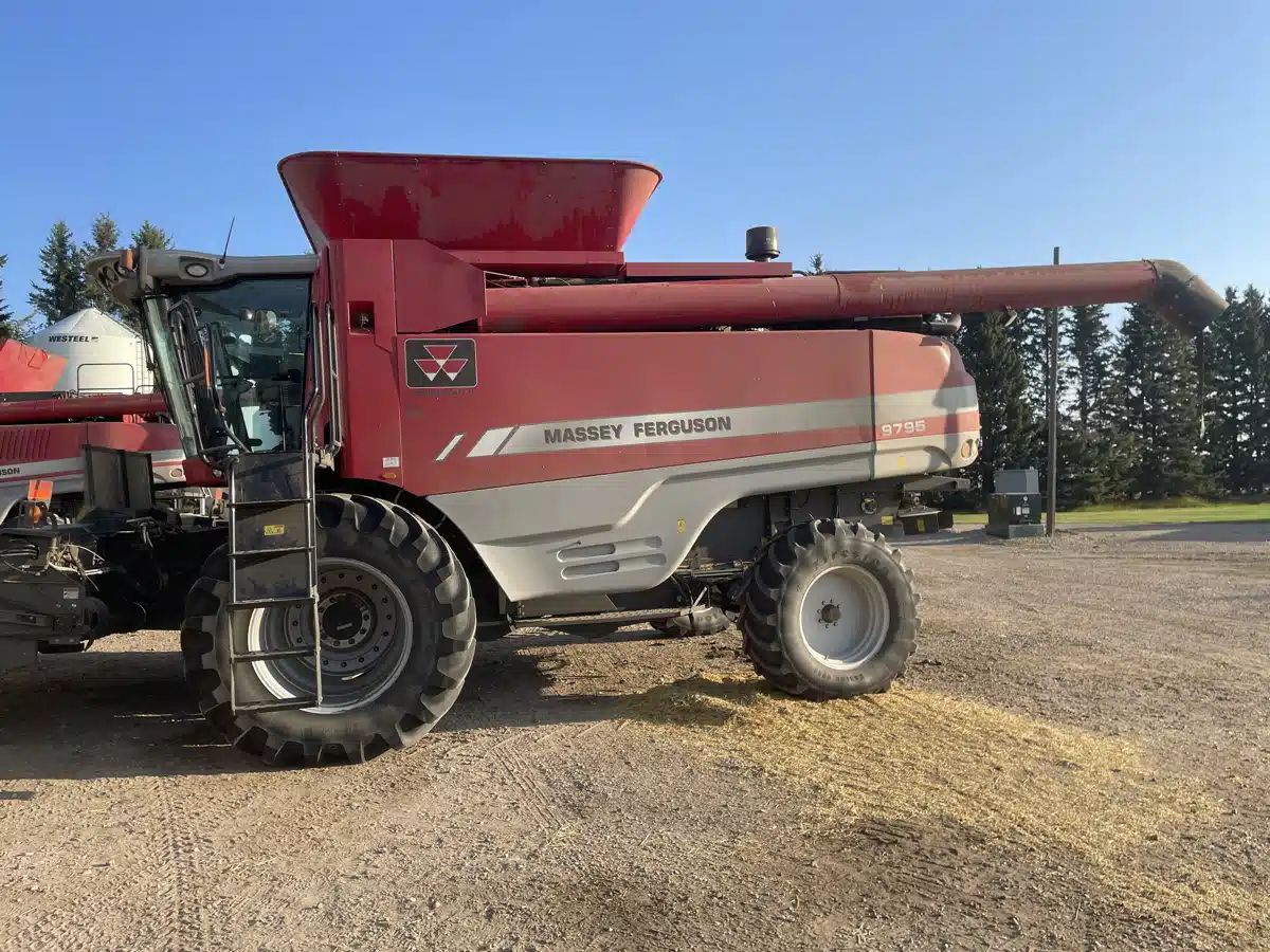 Gallery image 2 for 2009 Massey Ferguson 9795 Combine