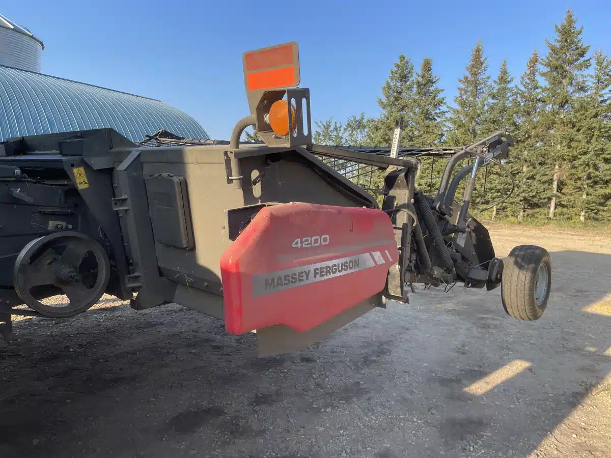 Gallery image 2 for Used 2014 Massey Ferguson 4200 Header - Pickup