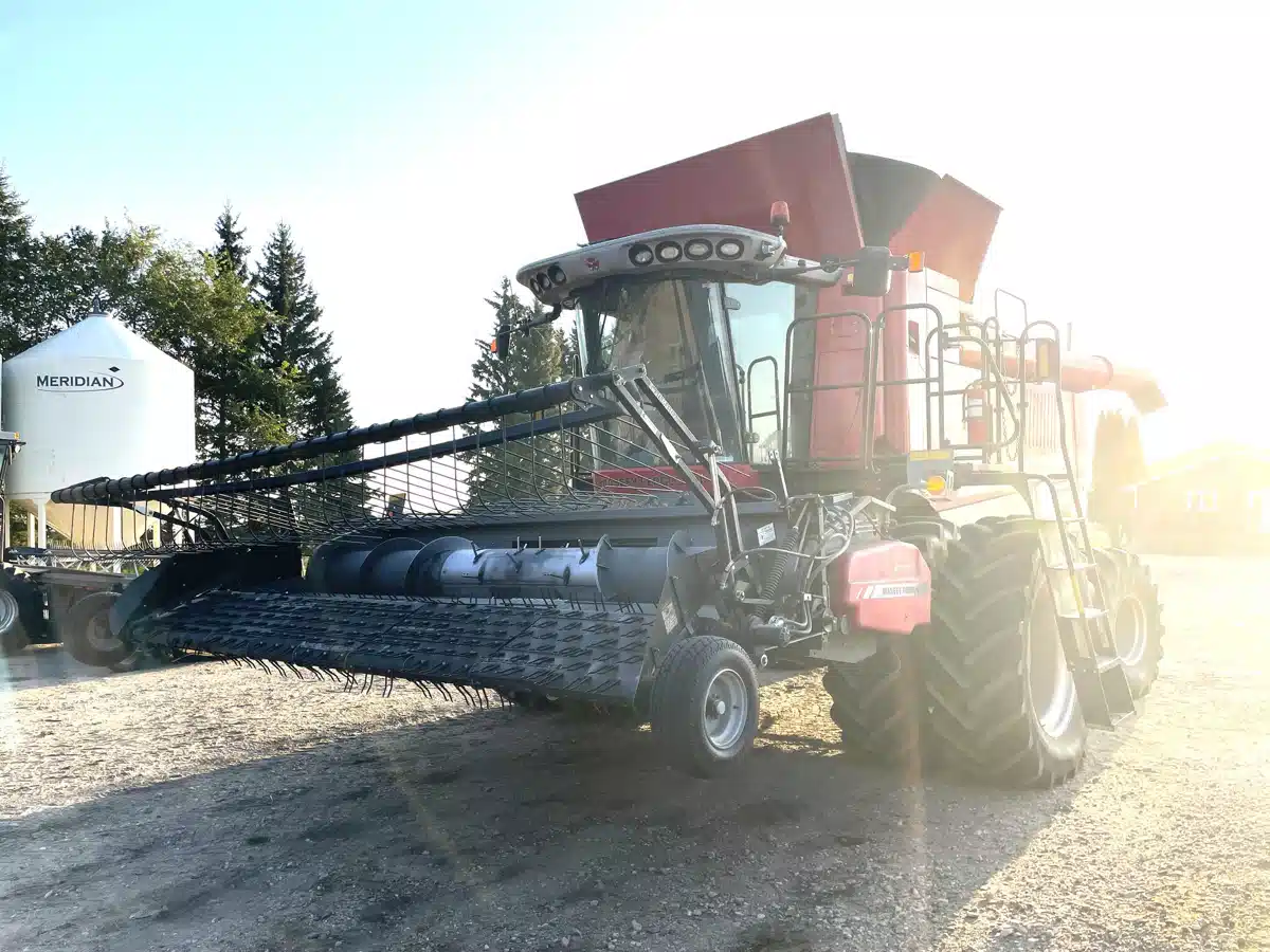 Gallery image 1 for Used 2014 Massey Ferguson 4200 Header - Pickup