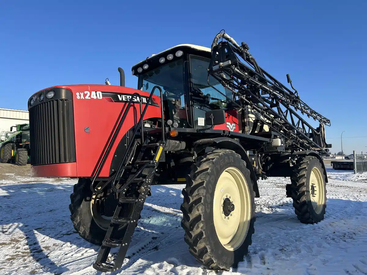 Used 2014 Versatile SX240 Sprayer - Self Propelled