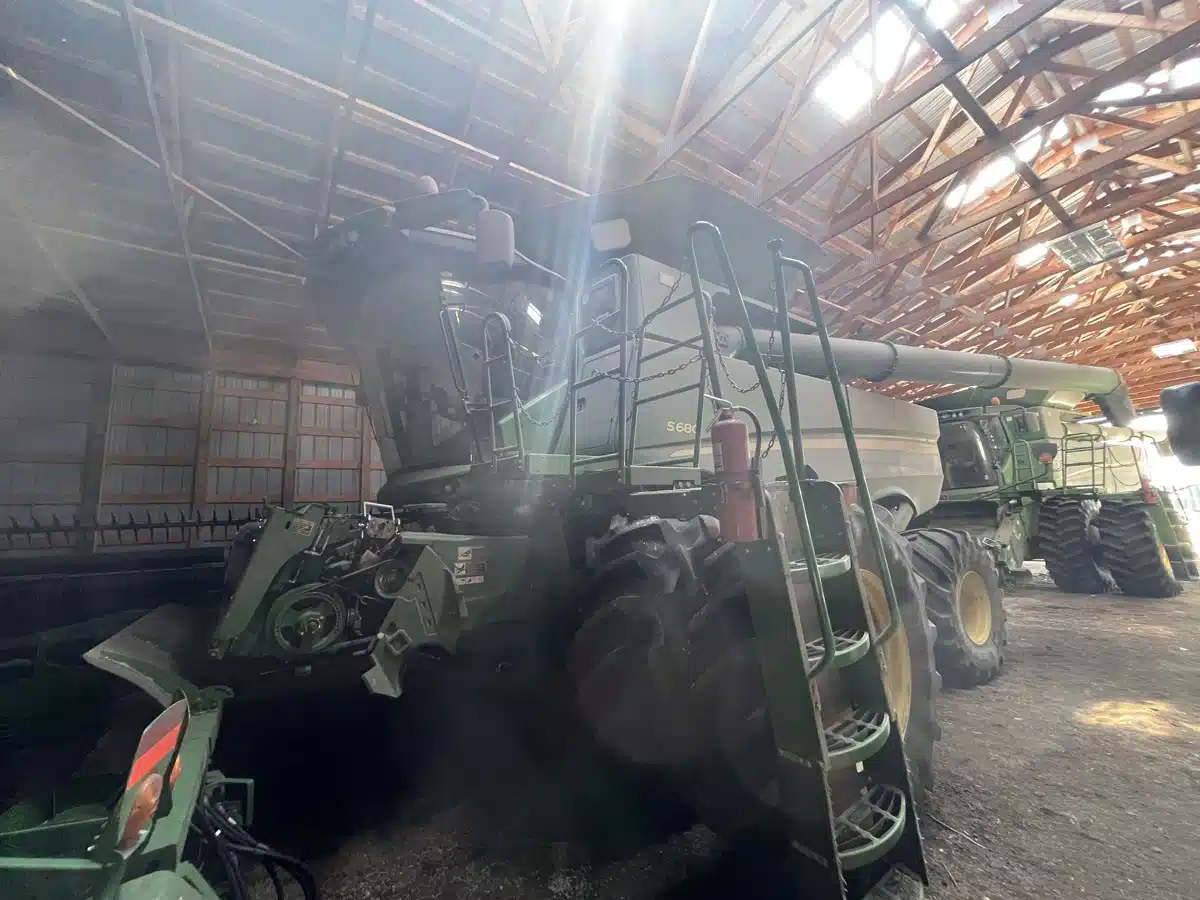 Gallery image 1 for 2015 John Deere S680 Combine