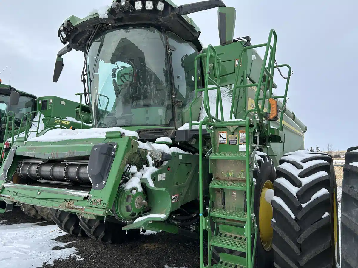 Gallery image 1 for 2023 John Deere X9 1000 Combine
