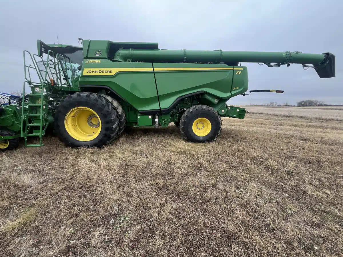 Gallery image 2 for 2022 John Deere X9 1100 Combine
