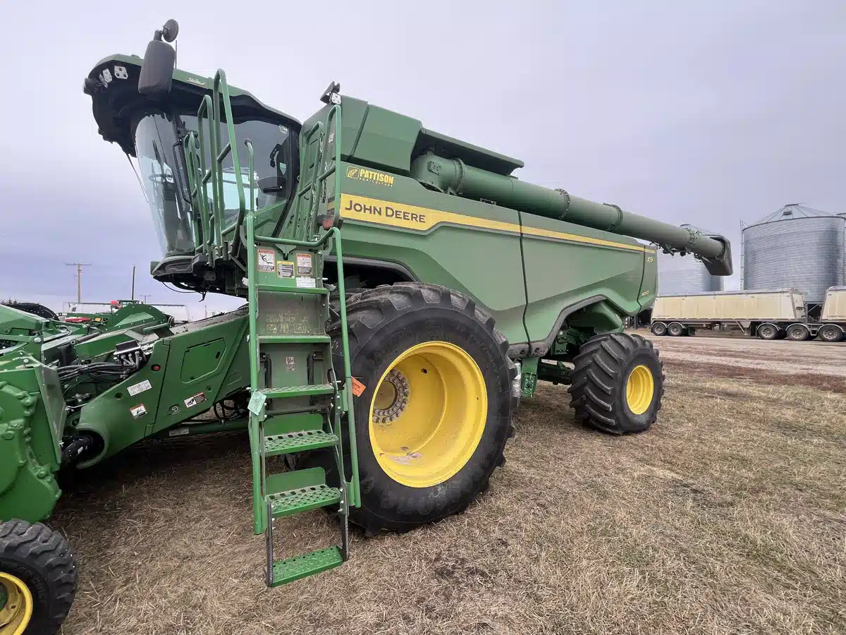 Gallery image 2 for 2024 John Deere X9 1100 Combine