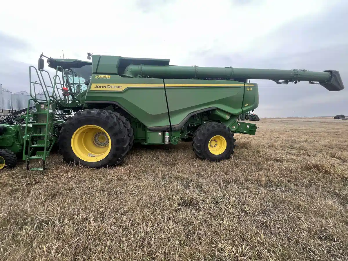 Gallery image 2 for 2024 John Deere X9 1100 Combine