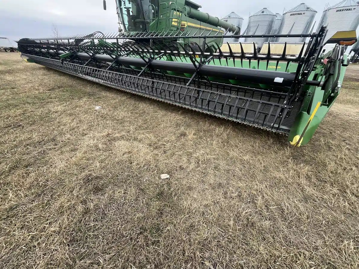 Gallery image 1 for 2024 John Deere HD50R Header - Draper