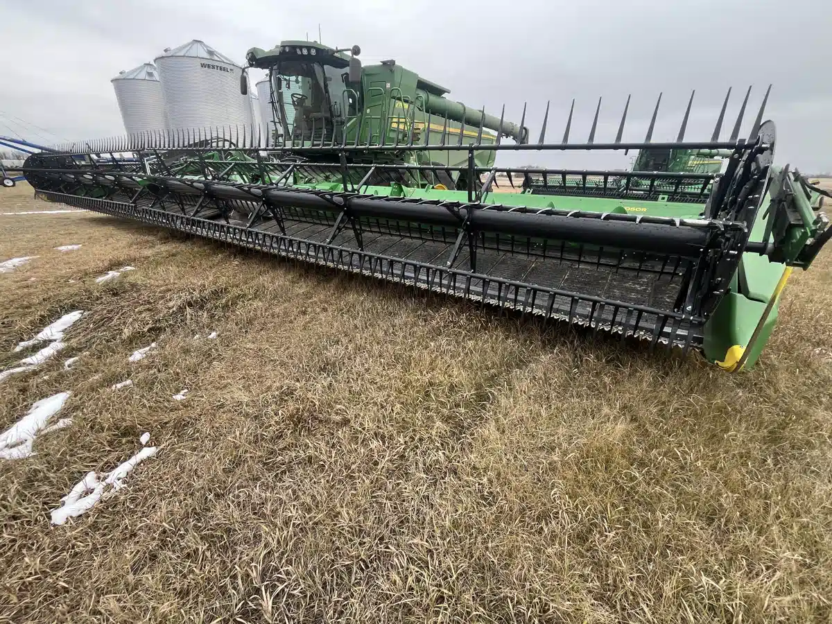 Gallery image 1 for 2024 John Deere HD50R Header - Draper