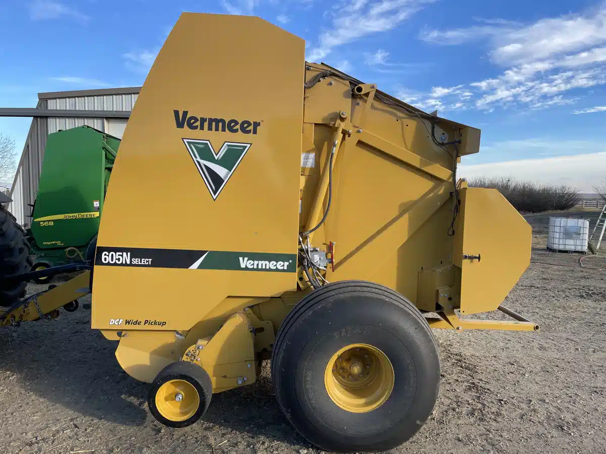 Gallery image 2 for 2023 Vermeer 605N Round Baler
