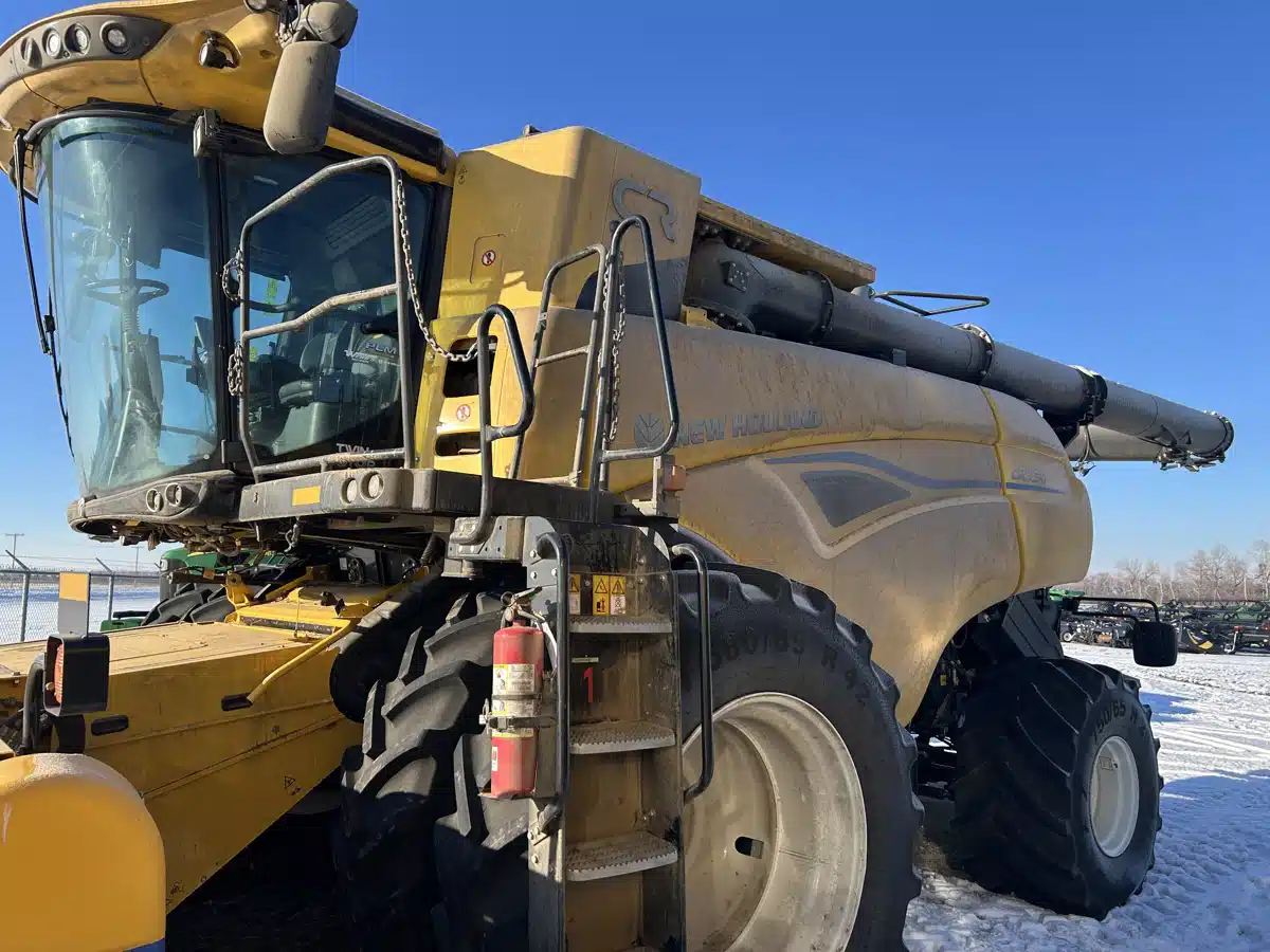 Used 2024 New Holland CR9.90 Combine
