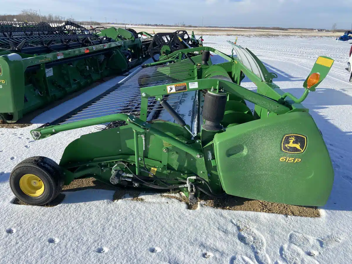 Gallery image 2 for 2016 John Deere 615P Header - Draper