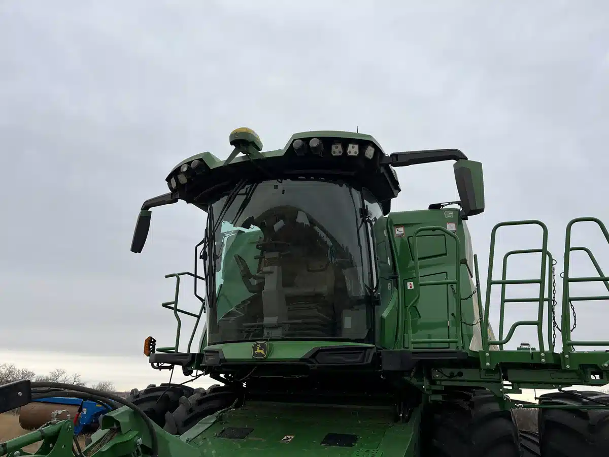 Gallery image 1 for Used 2022 John Deere X9 1000 Combine