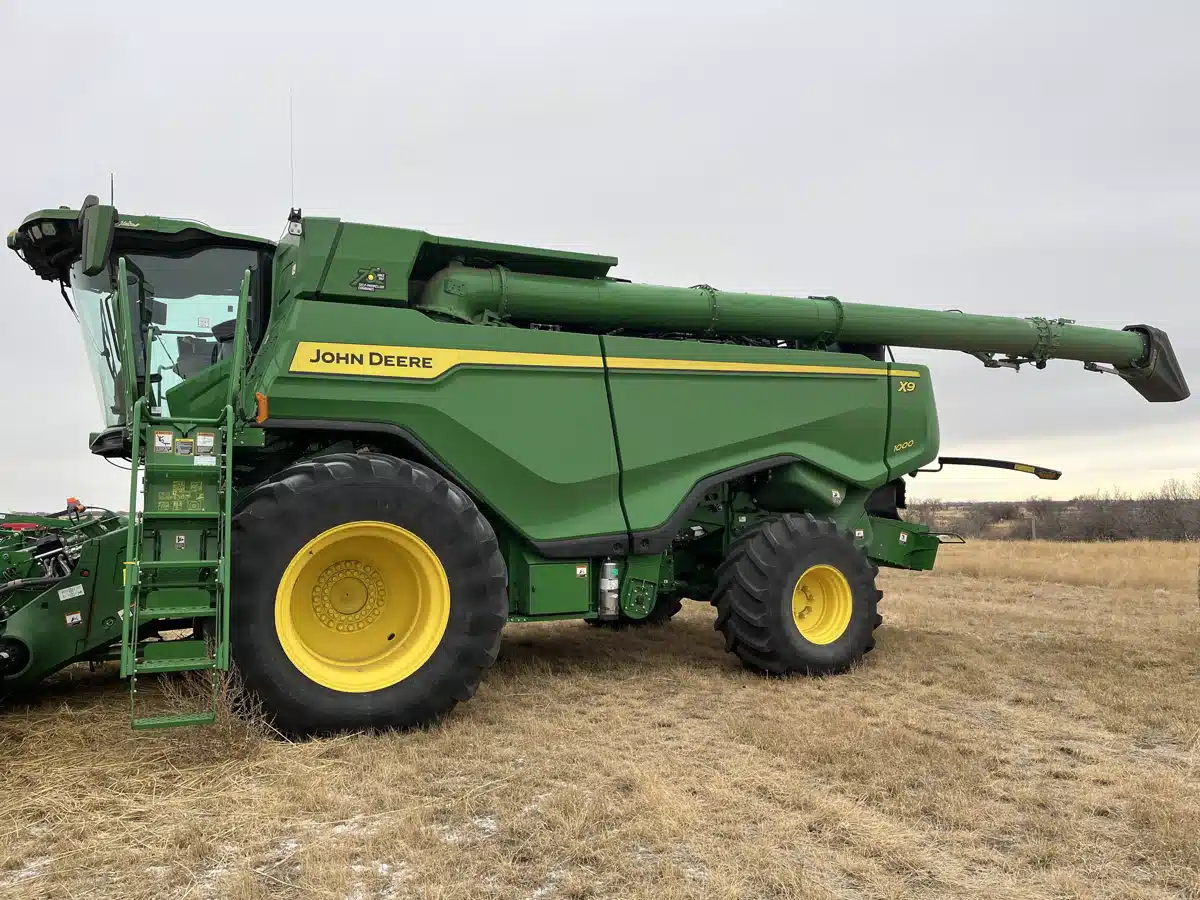 Gallery image 1 for 2022 John Deere X9 1000 Combine