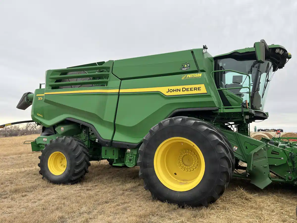 Gallery image 2 for 2022 John Deere X9 1000 Combine