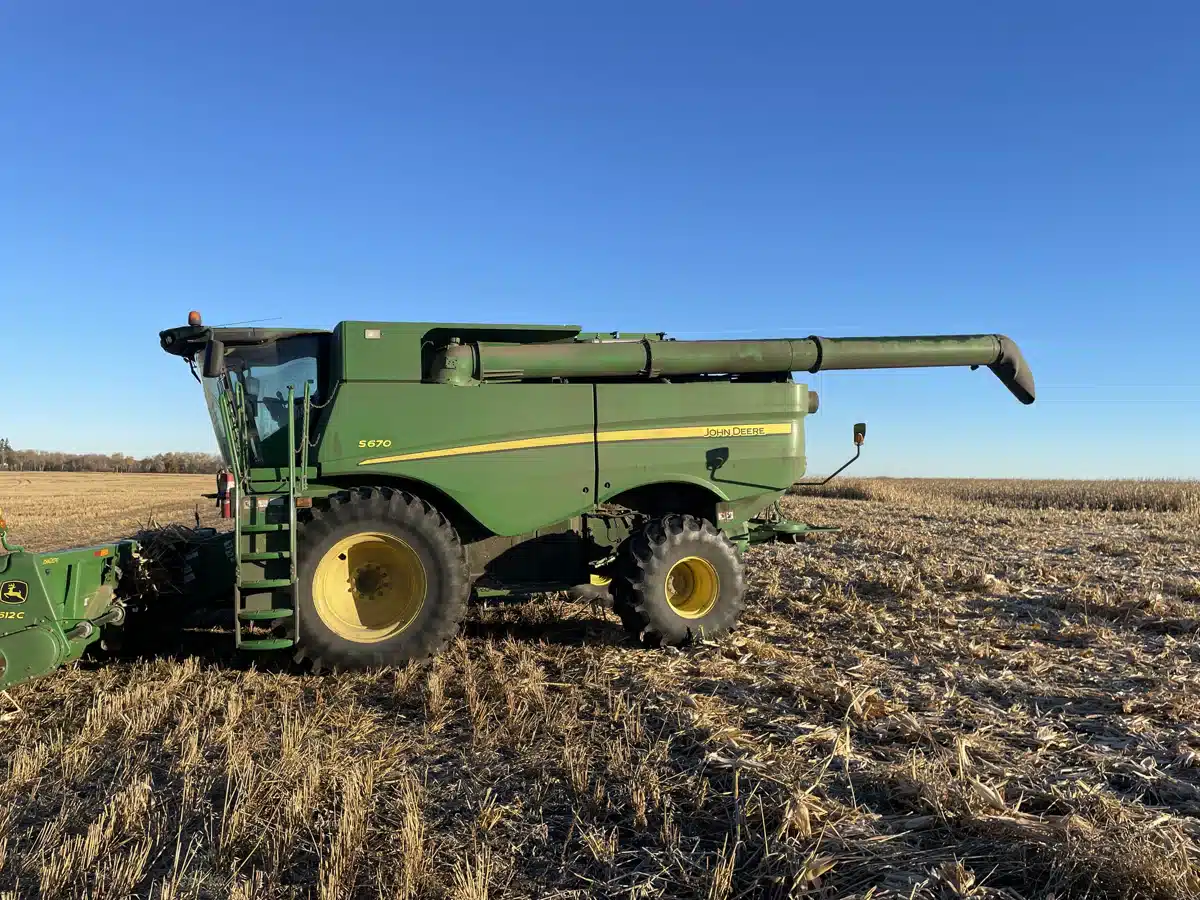 Gallery image 2 for 2015 John Deere S670 Combine