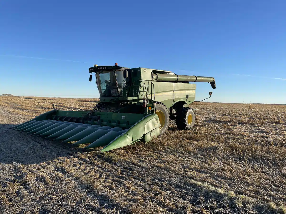 Gallery image 1 for 2015 John Deere S670 Combine