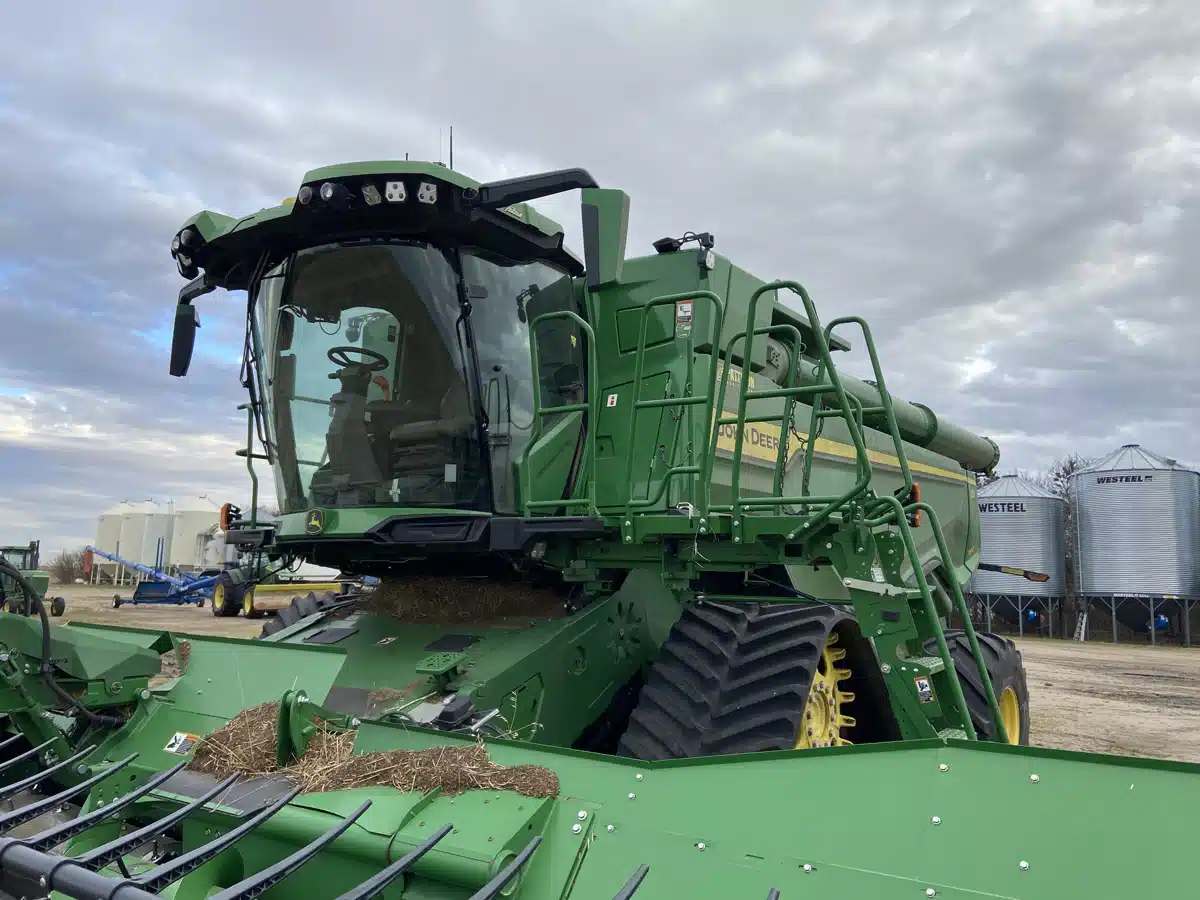 Gallery image 1 for 2021 John Deere X9 1100 Combine
