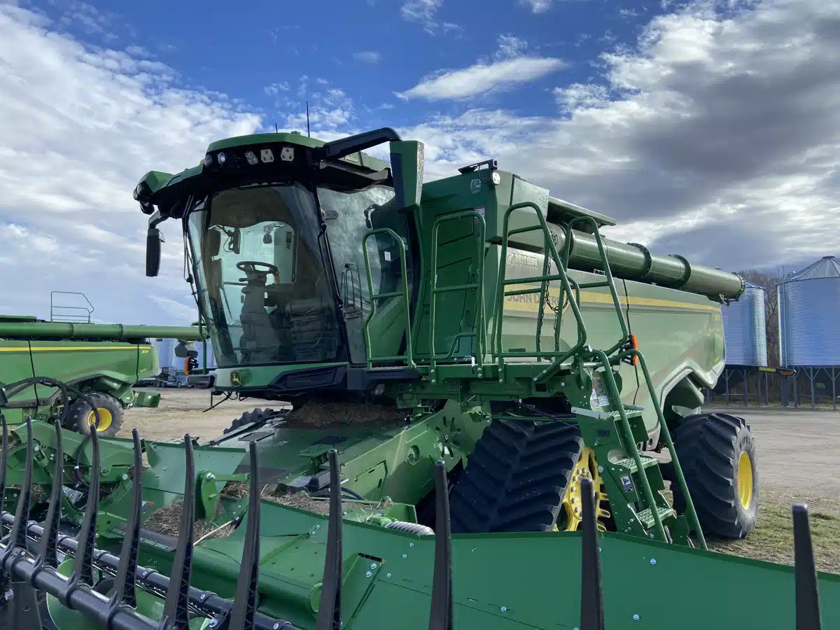 Gallery image 1 for 2021 John Deere X9 1100 Combine