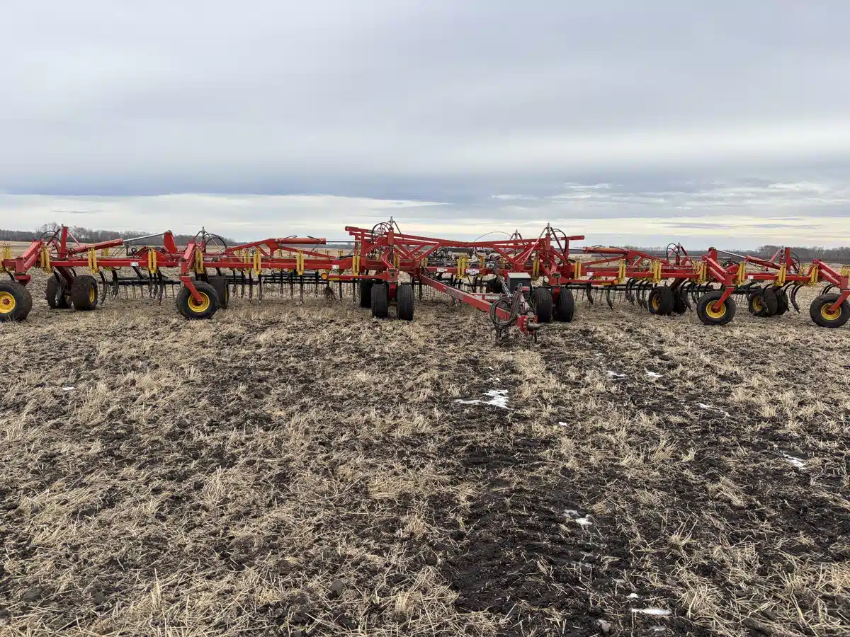 Gallery image 1 for 2017 Bourgault 9500 Chisel Plow