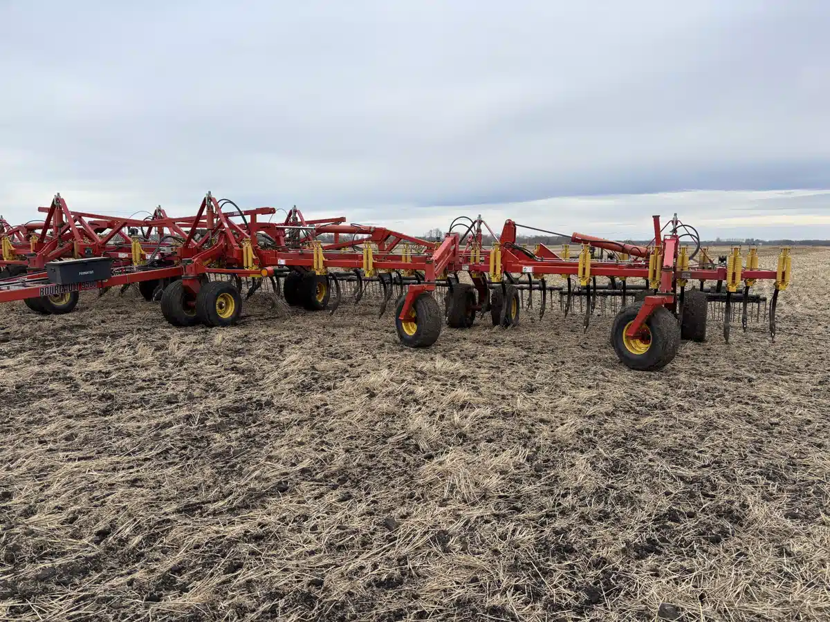 Gallery image 2 for 2017 Bourgault 9500 Chisel Plow