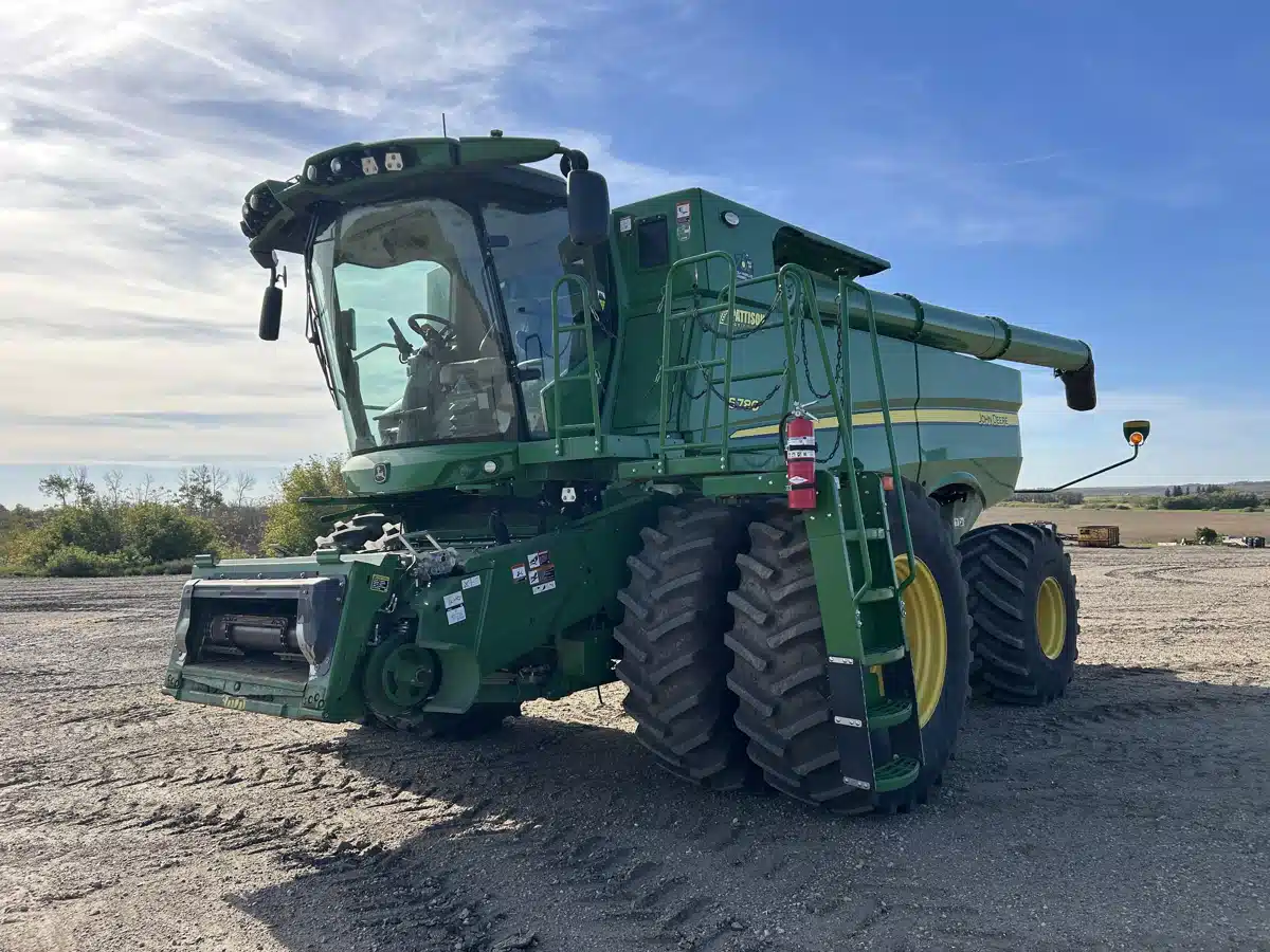 Gallery image 1 for 2022 John Deere S780 Combine