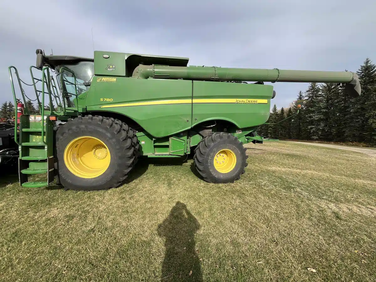 Gallery image 2 for 2022 John Deere S780 Combine