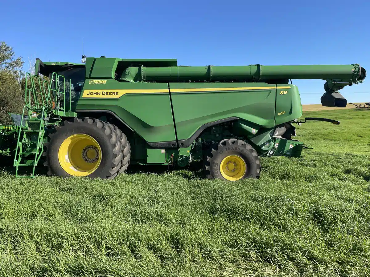 Gallery image 2 for 2023 John Deere X9 1100 Combine