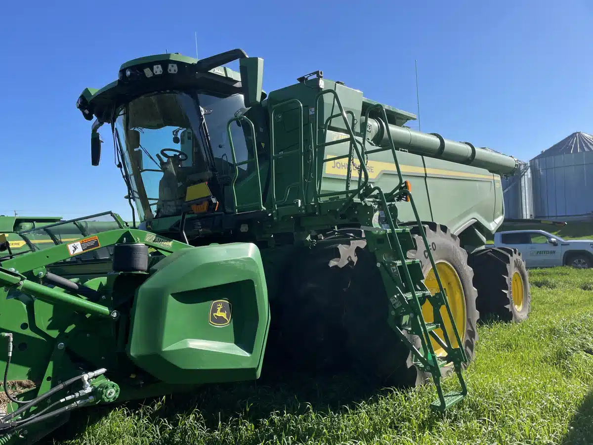 Gallery image 1 for 2023 John Deere X9 1100 Combine