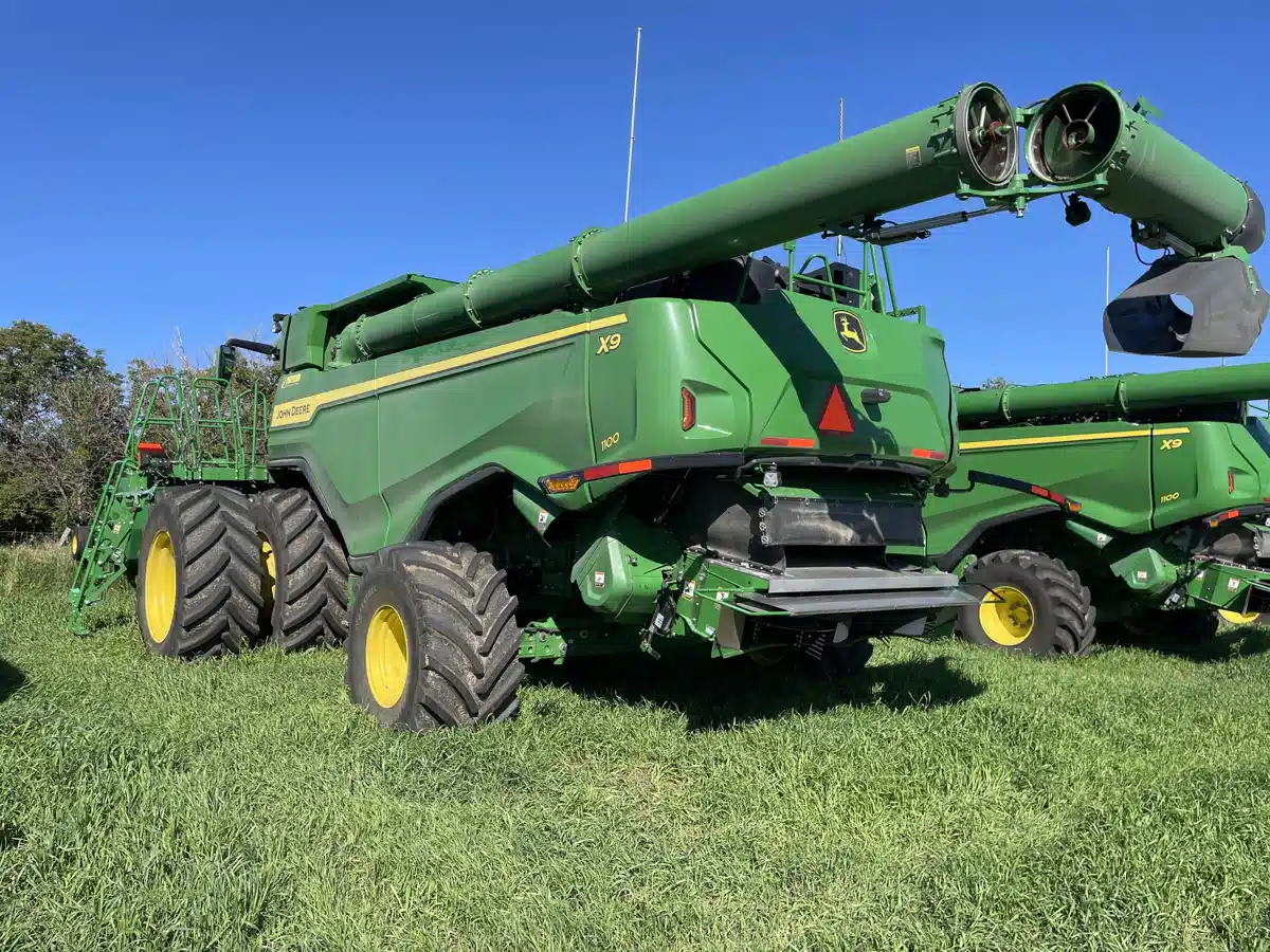 Gallery image 2 for 2023 John Deere X9 1100 Combine