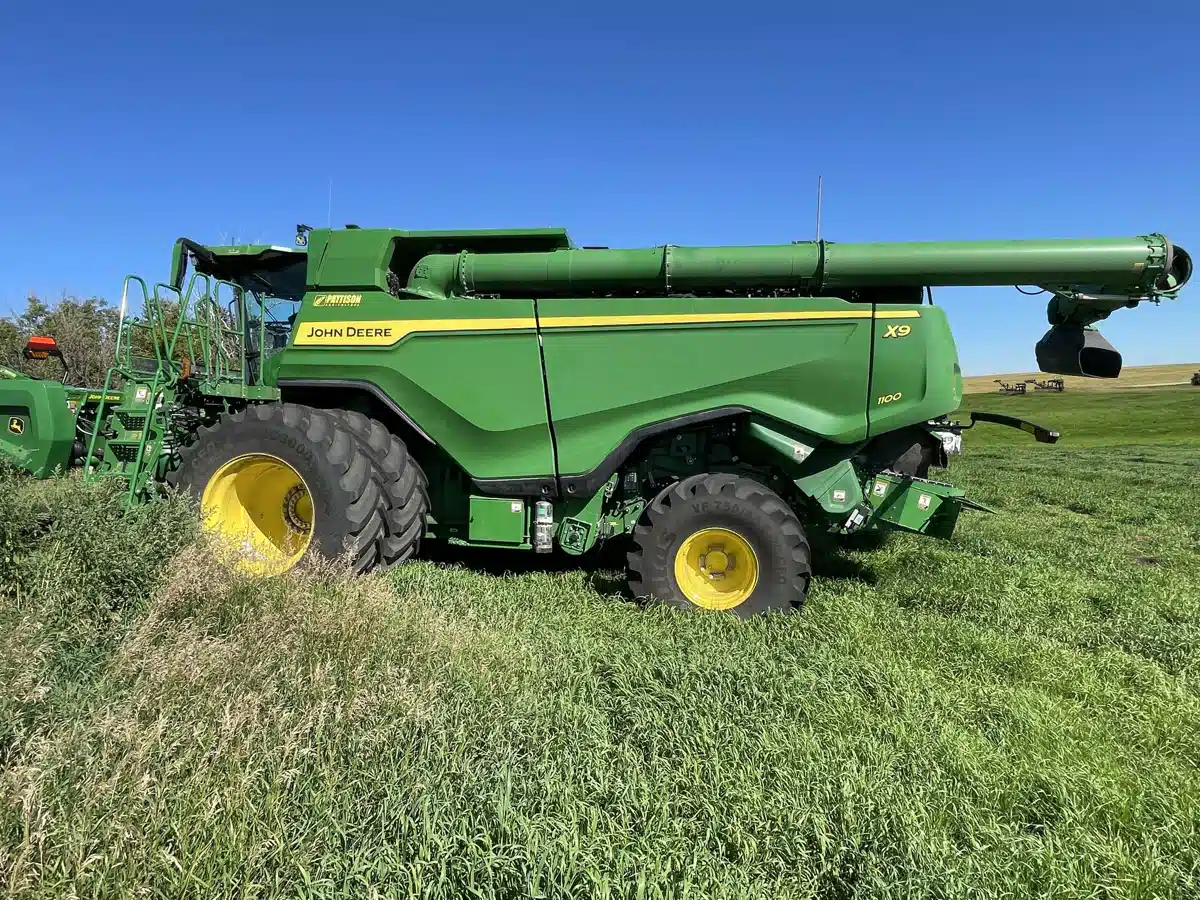 Gallery image 2 for 2023 John Deere X9 1100 Combine