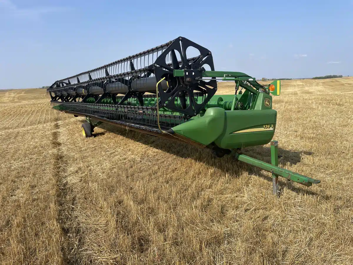 Used 2006 John Deere 936D Header - Draper