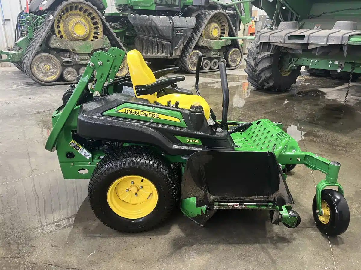 Gallery image 2 for 2013 John Deere Z915B Mower - Zero Turn