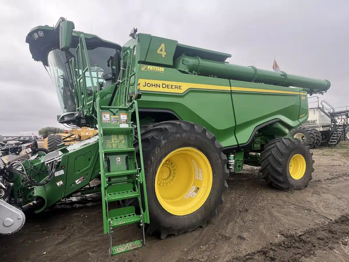 Gallery image 1 for 2024 John Deere X9 1000 Combine