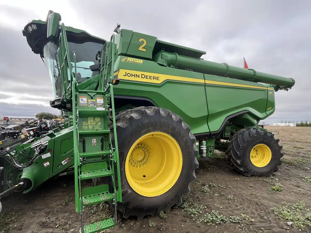 Gallery image 1 for 2024 John Deere X9 1000 Combine