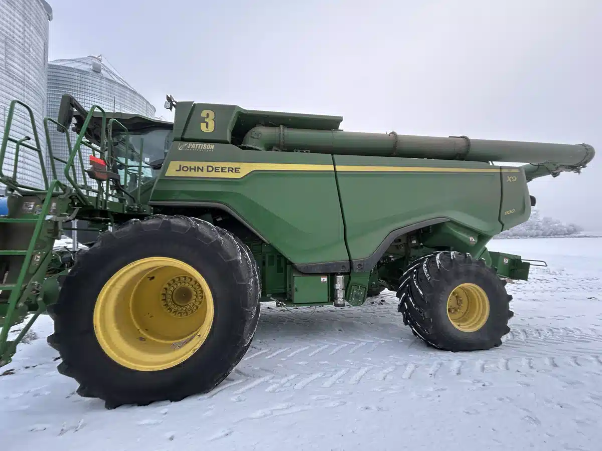 Gallery image 2 for 2024 John Deere X9 1100 Combine