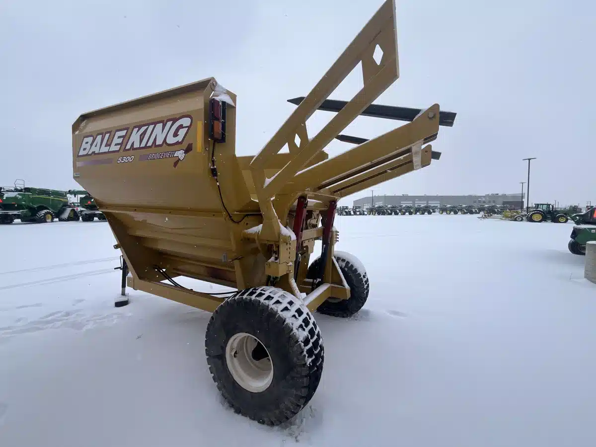 Gallery image 2 for Used 2019 Bridgeview BALEKING 5300 Bale Feeder