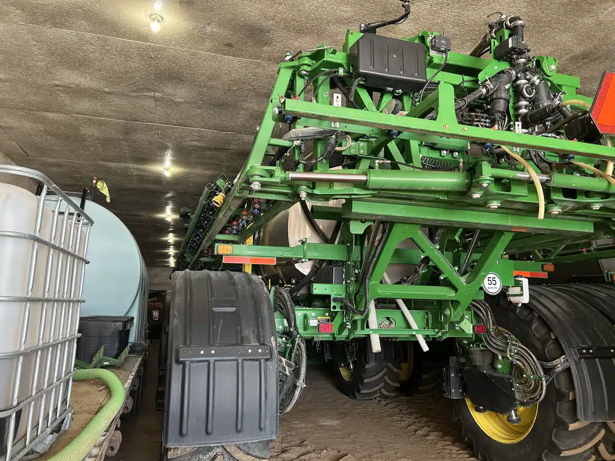 Gallery image 2 for Used 2017 John Deere R4045 Sprayer - Self Propelled