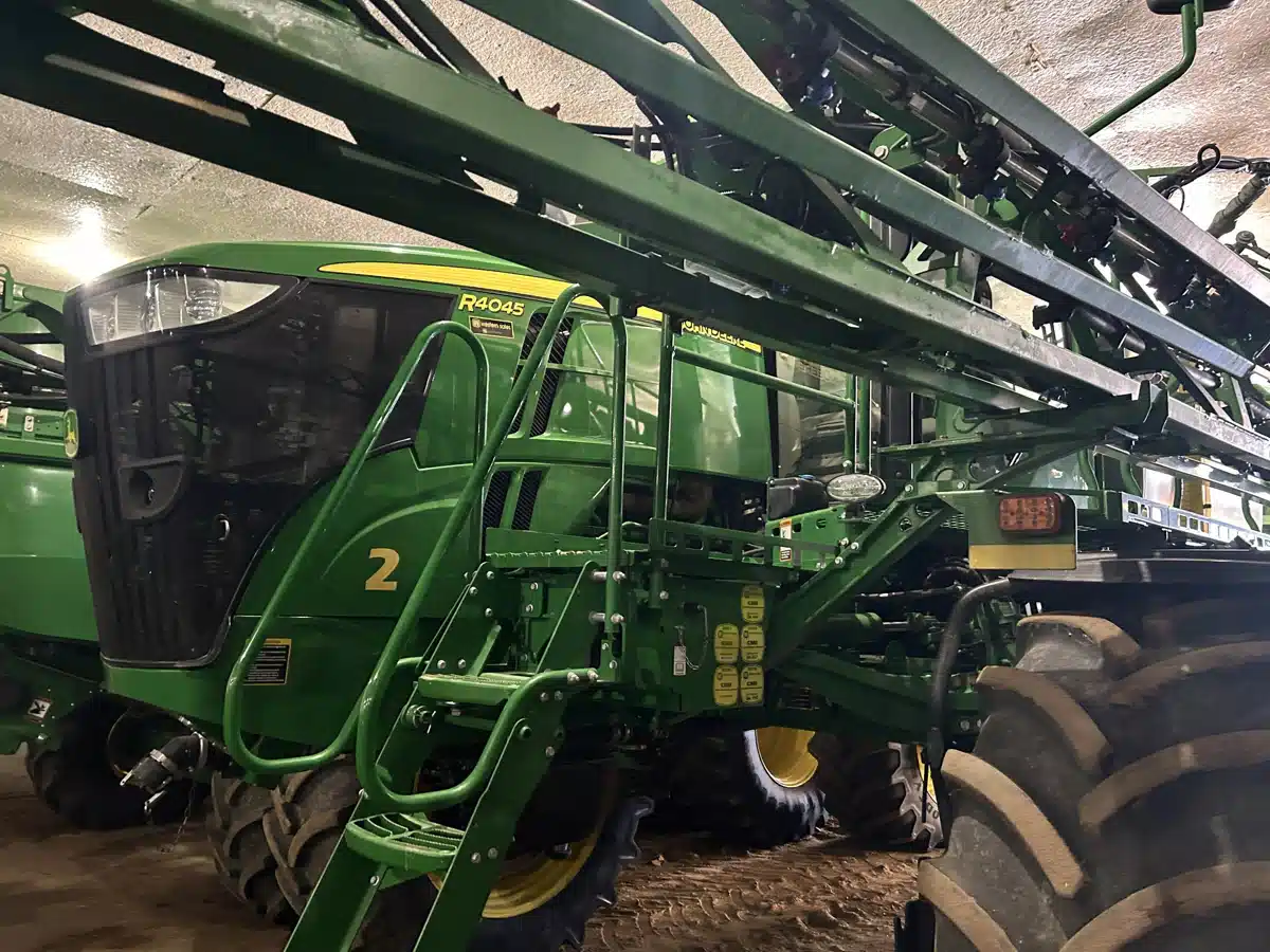 Gallery image 1 for 2017 John Deere R4045 Sprayer - Self Propelled
