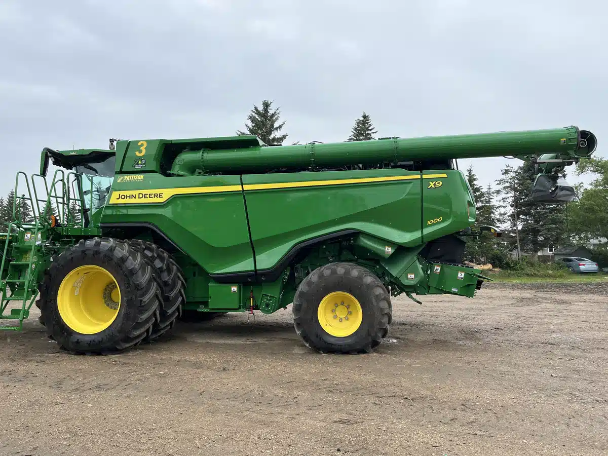 Gallery image 2 for Used 2022 John Deere X9 1000 Combine